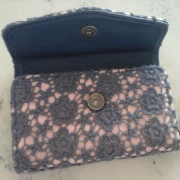 Gray Floral Lace over Pink Wristlet Wallet.  Size  3x5 - Picture 3 of 4
